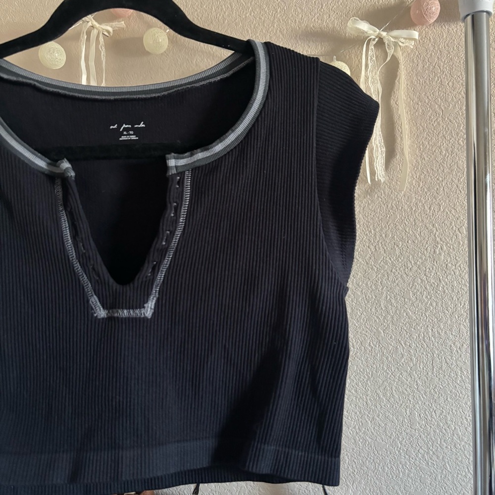 ୨୧ ･ﾟ✧ Urban Outfitters Black Seamless Crop Top - Picture 5 of 6